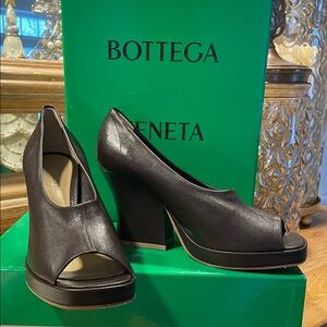 Bottega Veneta Brown Platform Heels. Original Box with 2 dusters